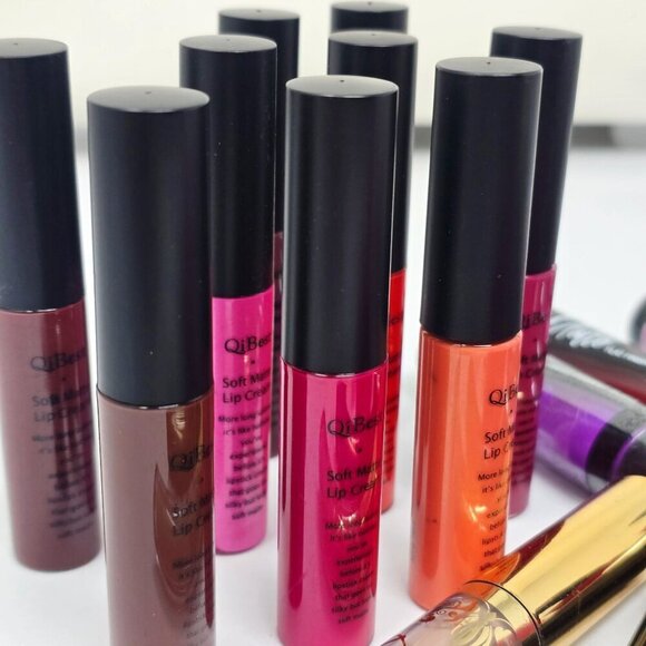 Lipstick Vault ✦ 22 Shades + Lipliner ✦ Glitter Mascara & Eyelash Curler Set NWT - Picture 10 of 13